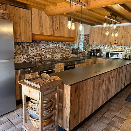 Σαλέ Spacious In